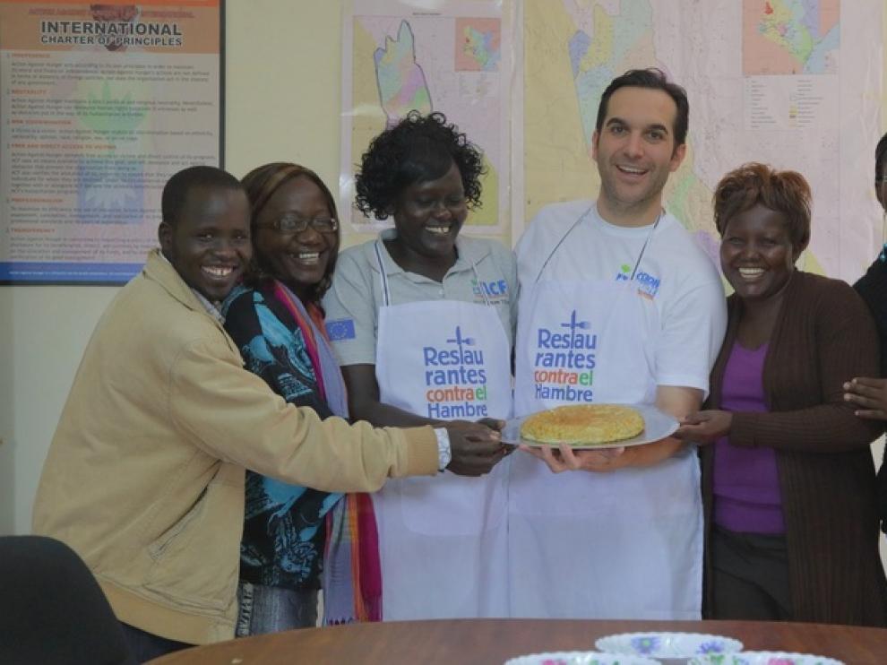 El chef Mario Sandoval, padrino de la campaña, visita Kenia
