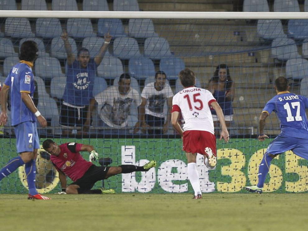 Diego Castro marca el penalti