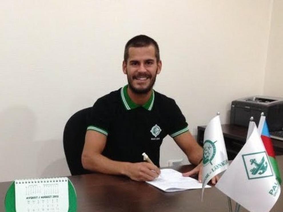 Edu Oriol firma con el club azerbaiyano