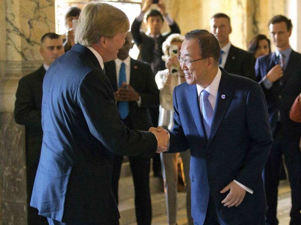 Ban Ki-Moon, este miércoles en La Haya con el rey Guillermo-Alejandro.