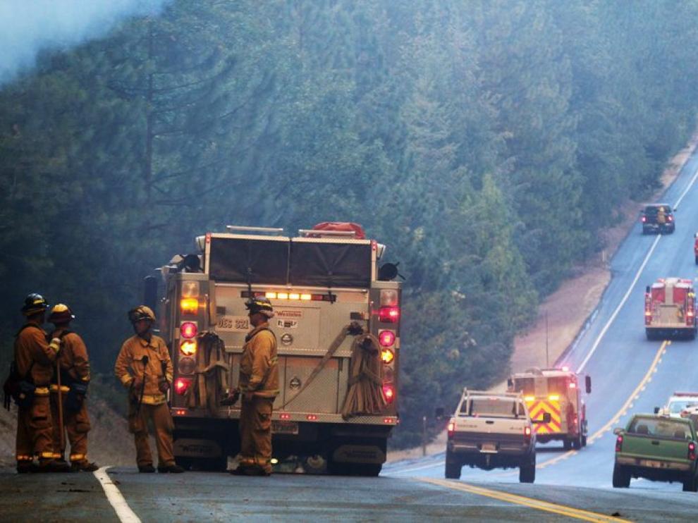Más de 3.700 bomberos trabajan en las tareas de extinción