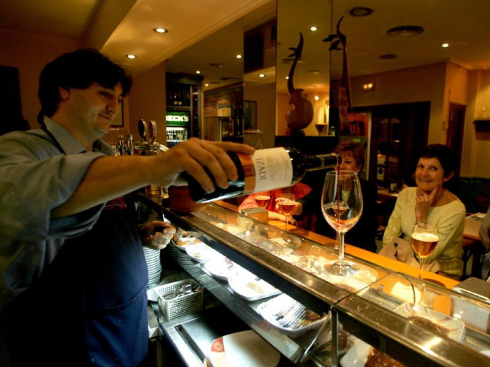 La barra del restaurante Palomeque de Zaragoza