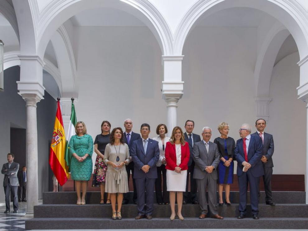 La presidenta de Andalucía, Susana Díaz, junto a los consejeros.