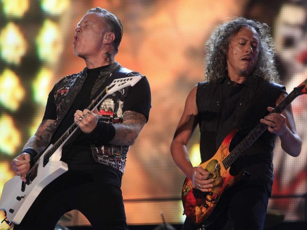 James Hetfiel (izda) y Kirk Hammett durante una actuación de Metallica