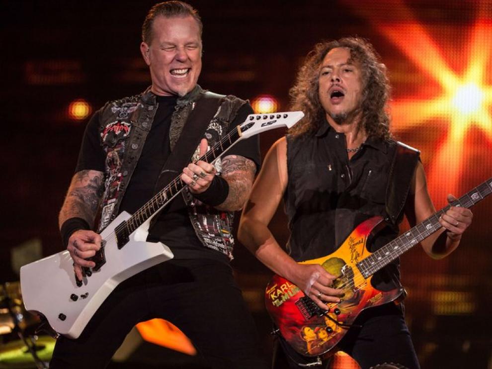 James Hetfiel (izda) y Kirk Hammett actuan en Brasil