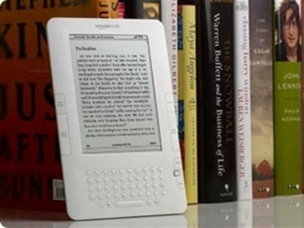 Los especialistas recomiendan recomiendan no abusar de la lectura en dispositivos electrónicos, tanto 'e-books', tabletas, teléfonos móviles u ordenadores,