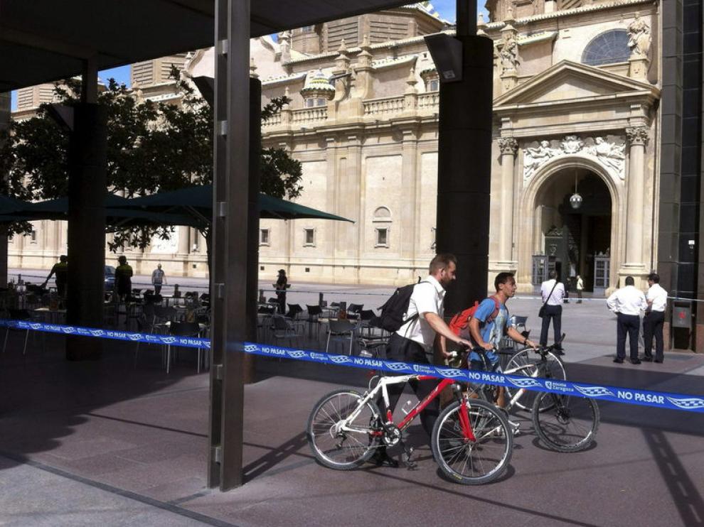 La plaza y la basílica del Pilar de Zaragoza han sido desalojadas este miércoles tras registrarse una explosión en el templo