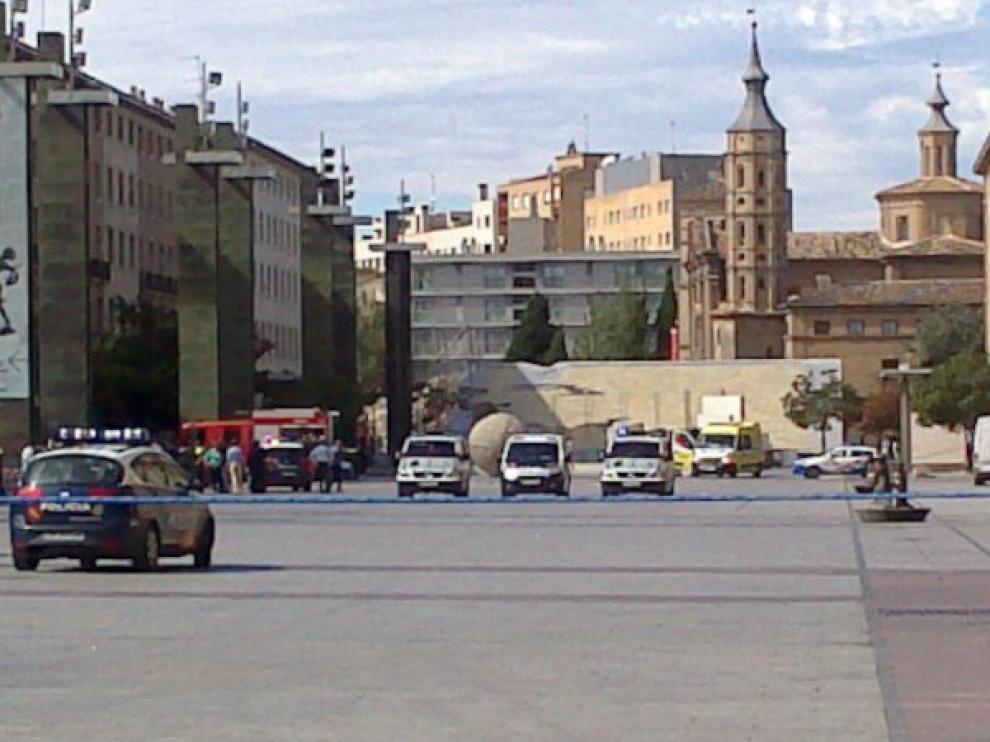 Desalojada la plaza y la basílica del Pilar tras la explosión de un artefacto en el templo.