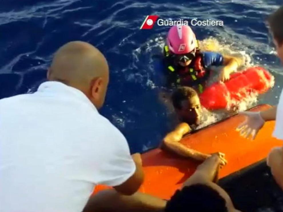 El naufragio ante las costas de Lampedusa ha reabierto el debate sobre la inmigración ilegal