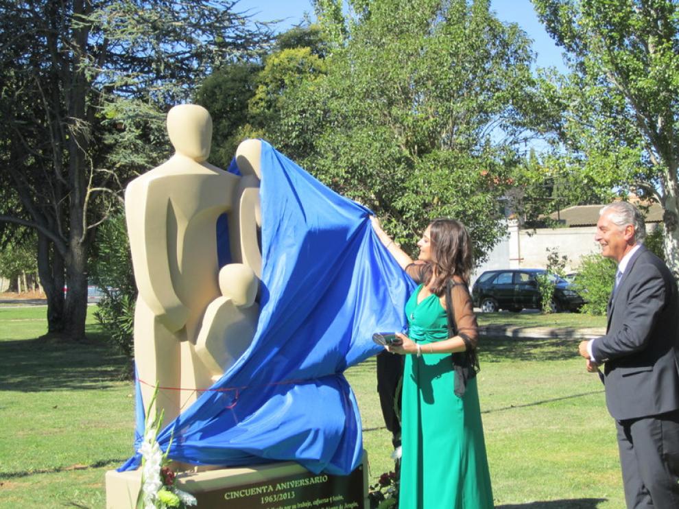 Acto de inauguración del monumento a los pobladores de Valfonda