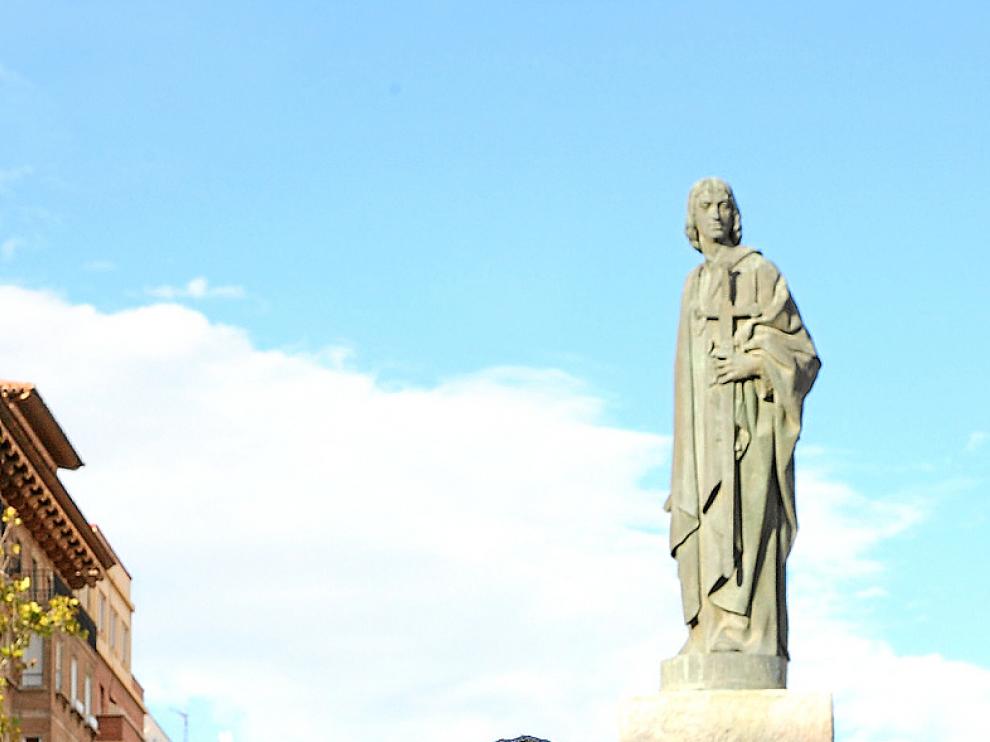 Carlos Ceperuelo, de La Bodega de Chema, en la plaza de San Francisco