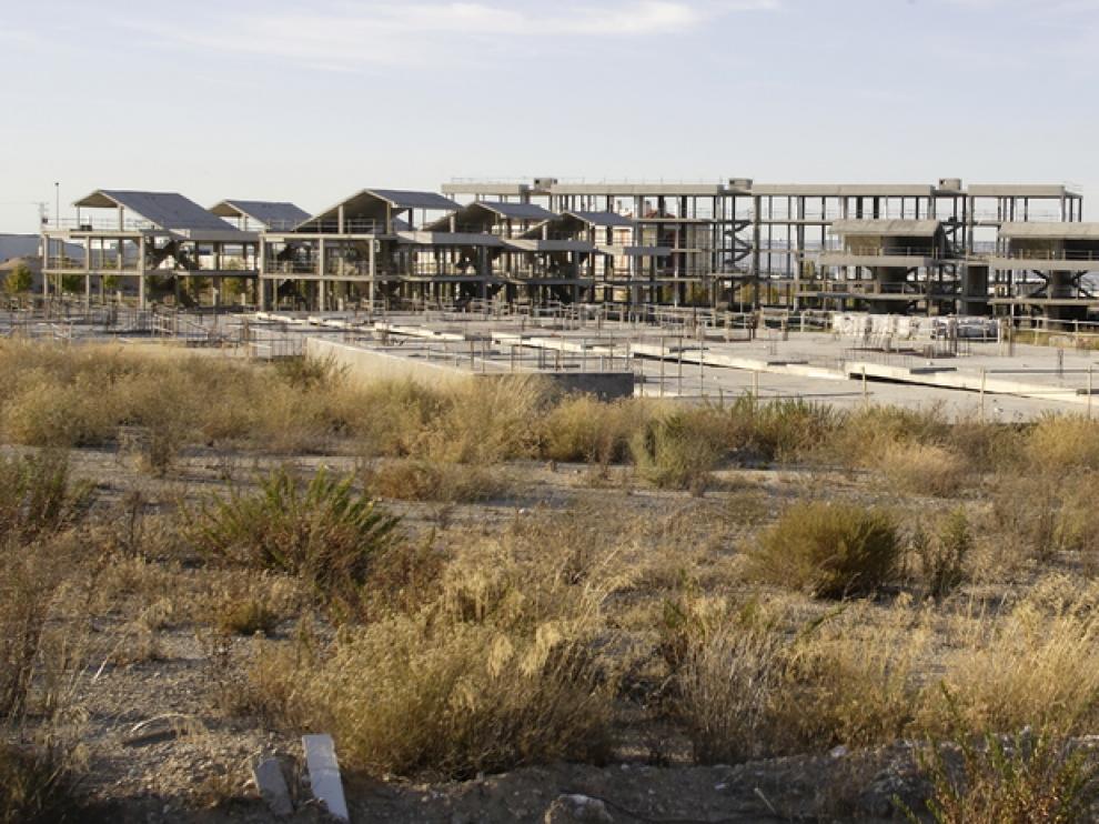 Una imagen de Ciudad Zaragoza Golf, urbanización inacabada en La Muela