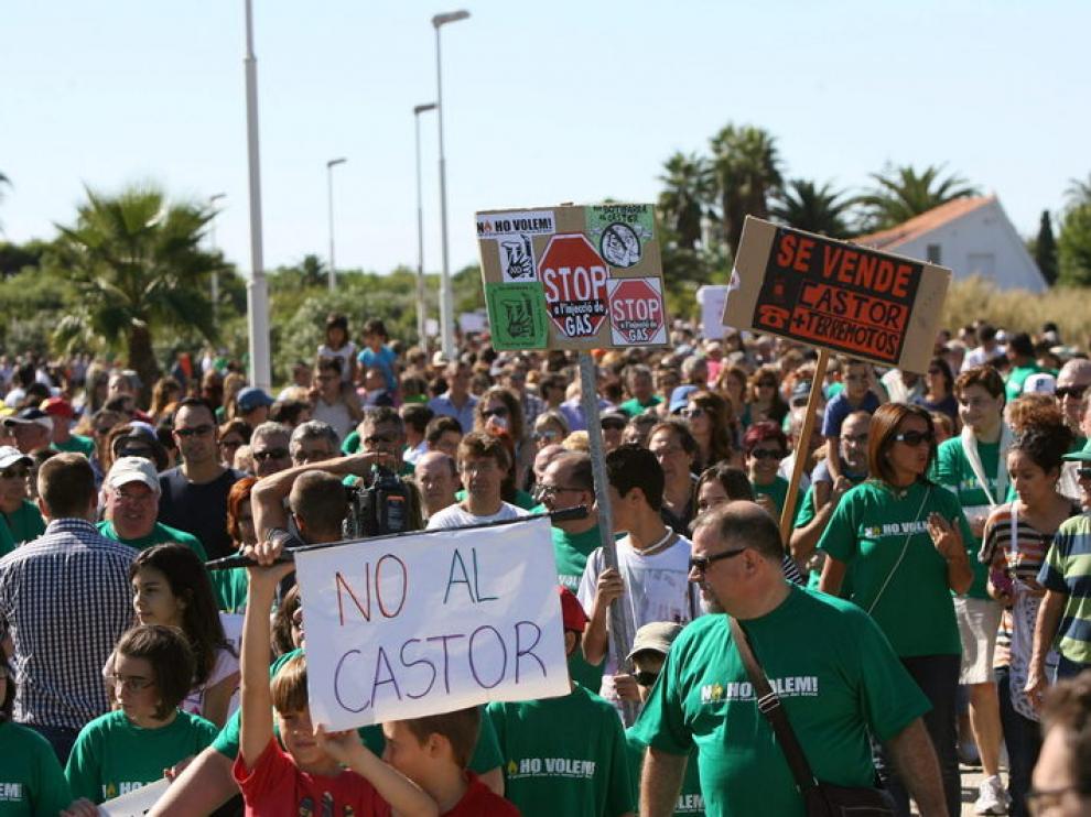 Manifestación de protesta de los vecinos de Alcanar