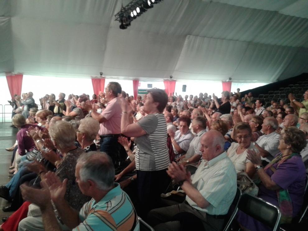 Los más mayores han disfrutado con María Jesús y su acordeón en Valdespartera