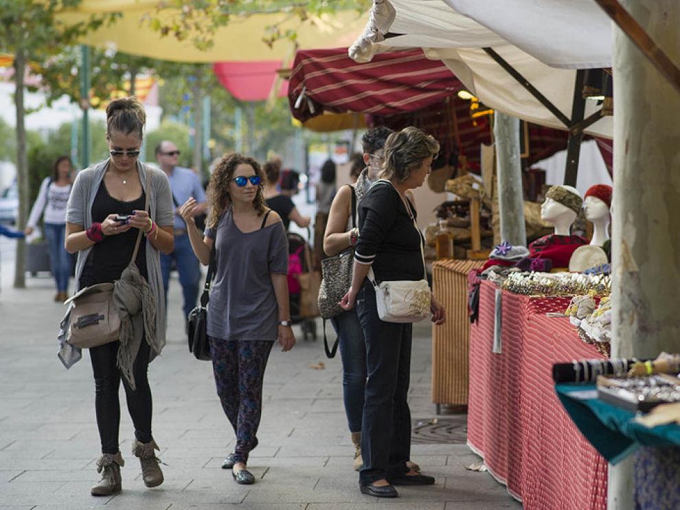 Ambiente en calles de Zaragoza durante las Fiestas del Pilar
