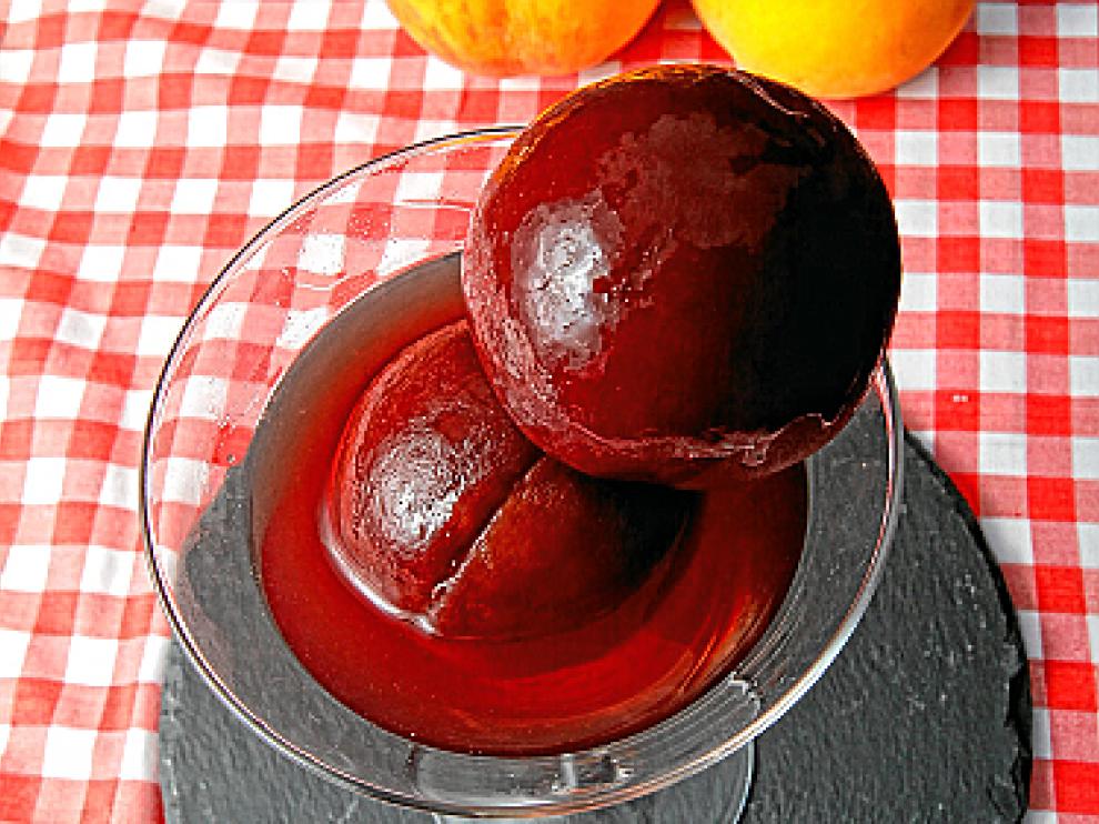 Melocotón con vino