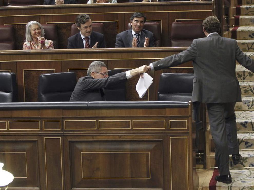 El portavoz del Partido Popular, Alfonso Alonso, y el ministro de Justicia, Alberto Ruiz Gallardón