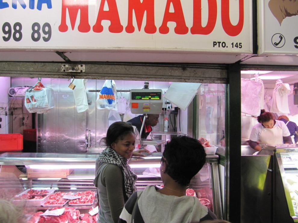 Carnicería con carne halal en el Mercado Central