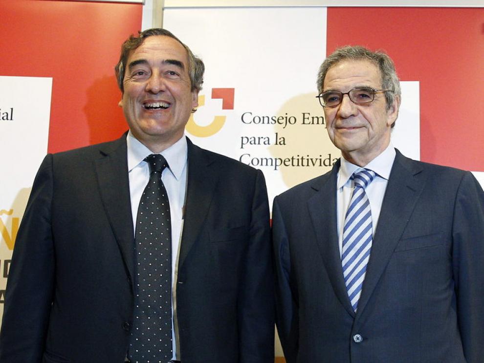 l presidente del Consejo Empresarial para la Competitividad (CEC), César Alierta (d), junto al presidente de la CEOE, Juan Rosell