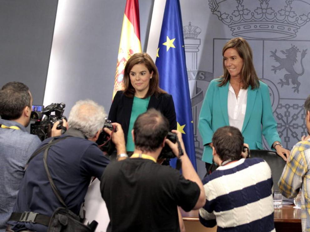 Soraya Sáenz de Santamaría y Ana Mato este viernes