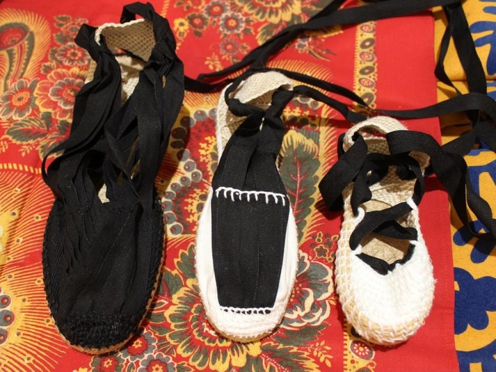 Zapatillas de violín, miñonera y de calanda