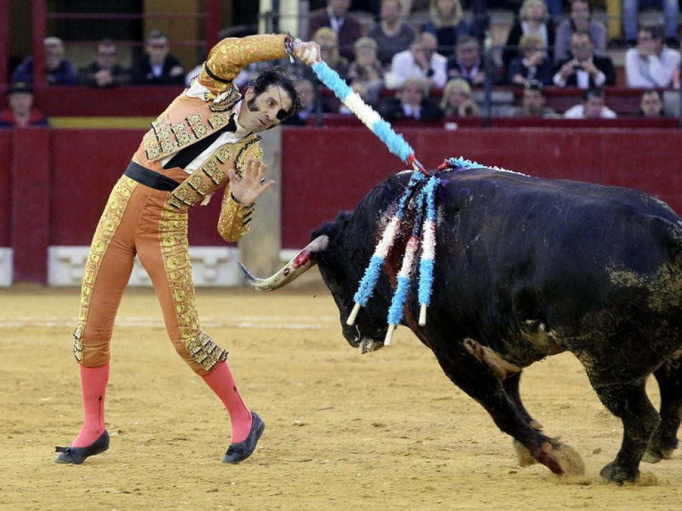 Padilla fue el triunfador de la tarde con recuerdo a su amiga, María de Villota