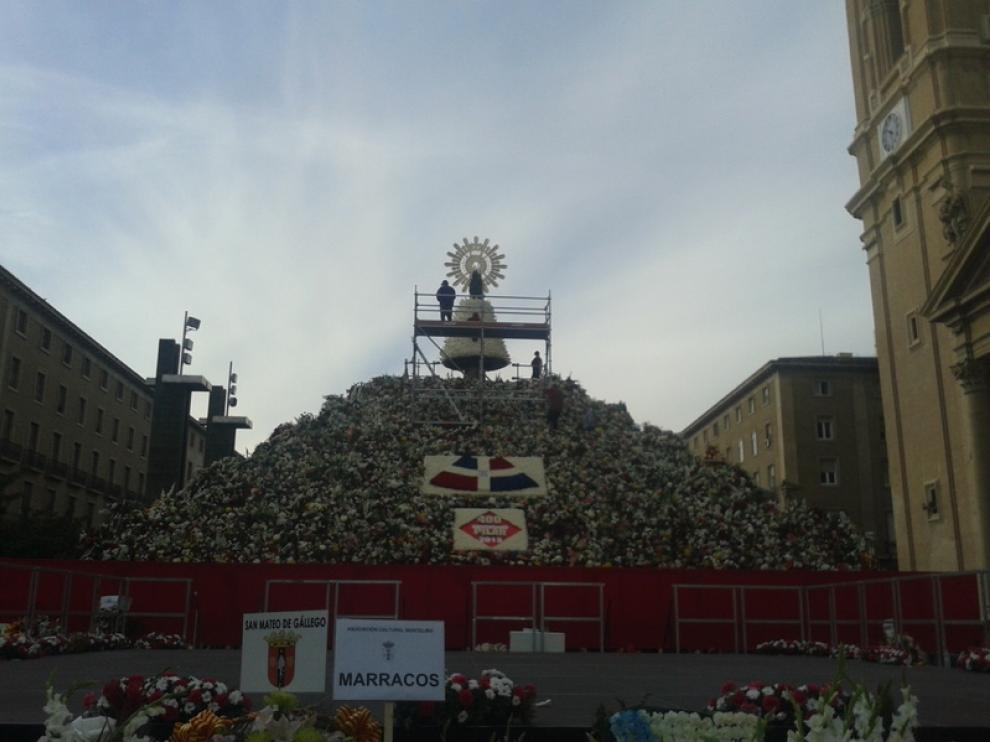 Andamio ubicado justo delante de la Virgen