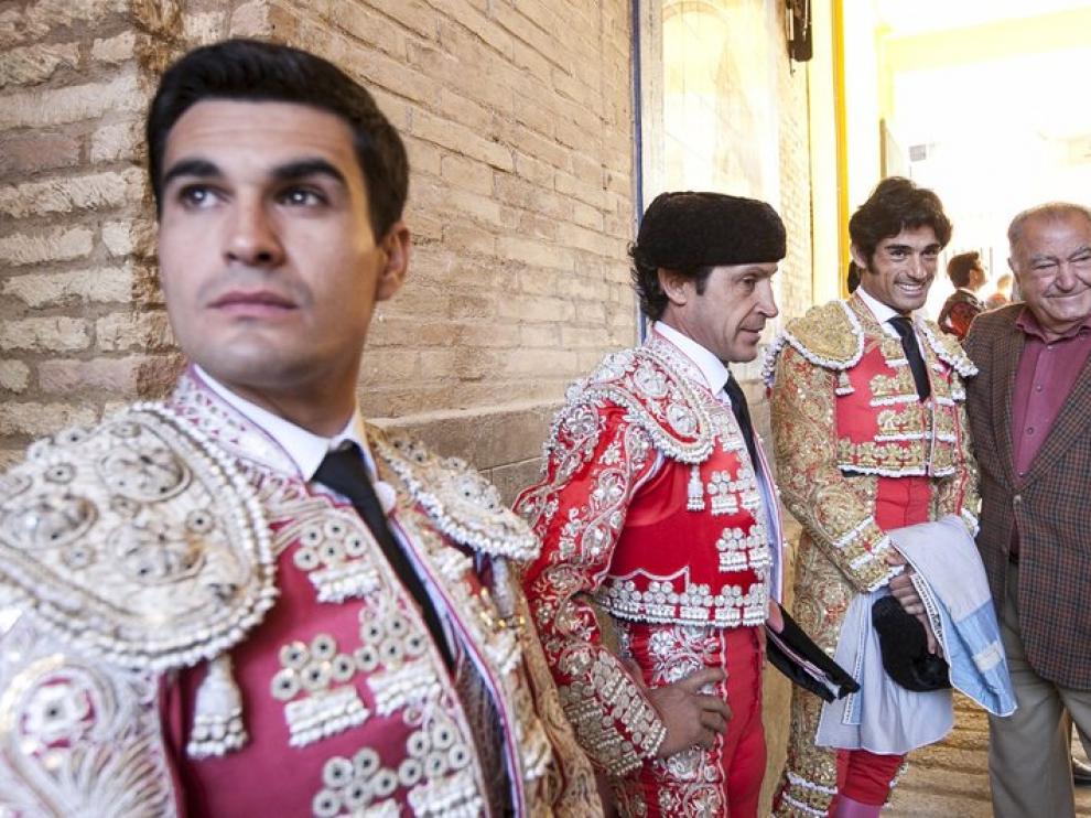 Cogida del torero Joselillo y novillada del Pilar. Galería de imágenes de los actos taurinos del último día de las Fiestas del Pilar.