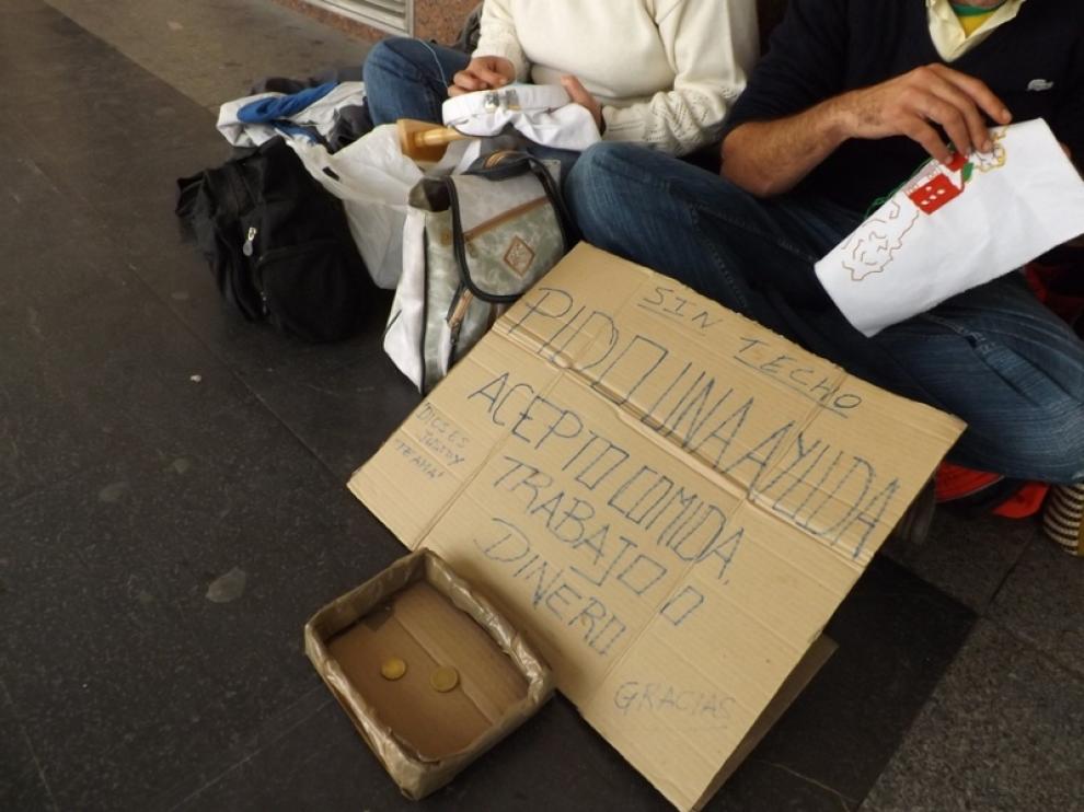 Gente pidiendo en las calles de Huesca