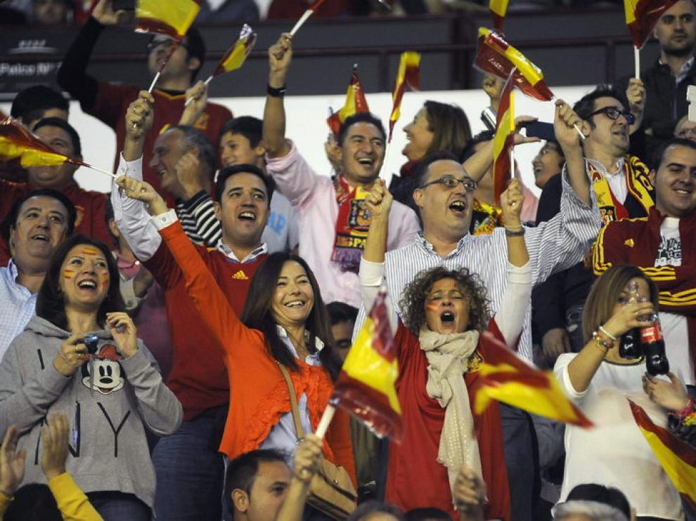 La afición anima al equipo durante el partido