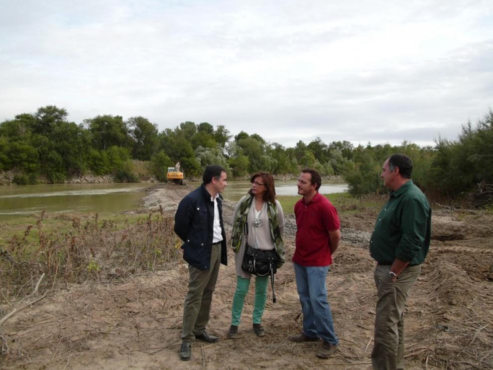 El presidente de la CHE, Xavier De Pedro, ha visitado Pina de Ebro