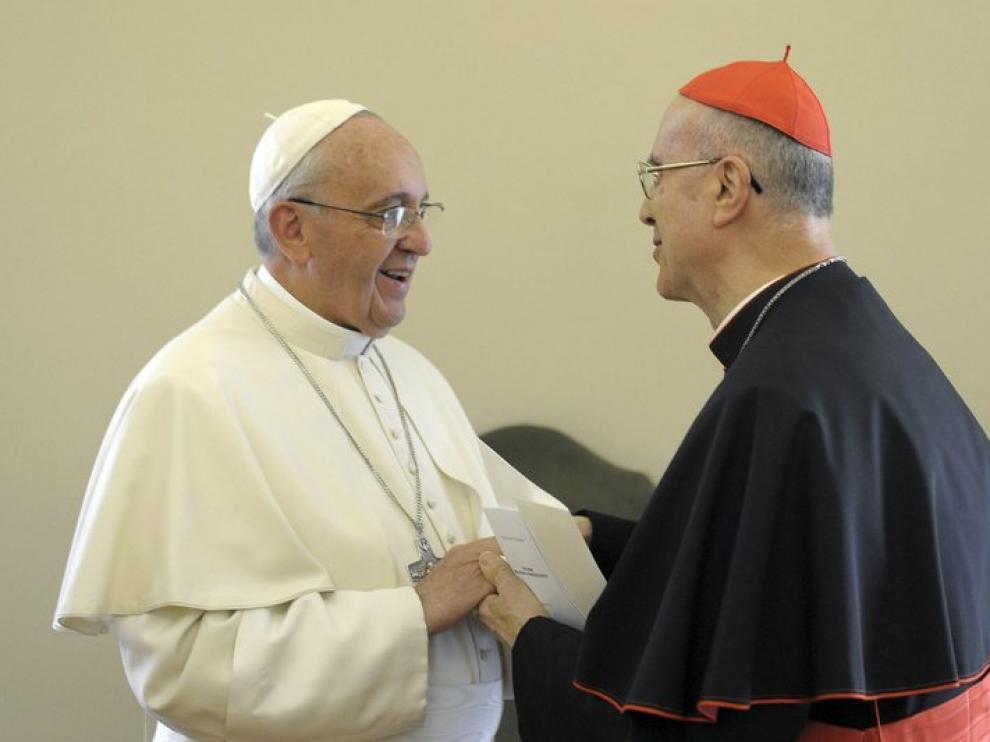 El Papa Francisco se despide del cardenal Tarcisio Bertone