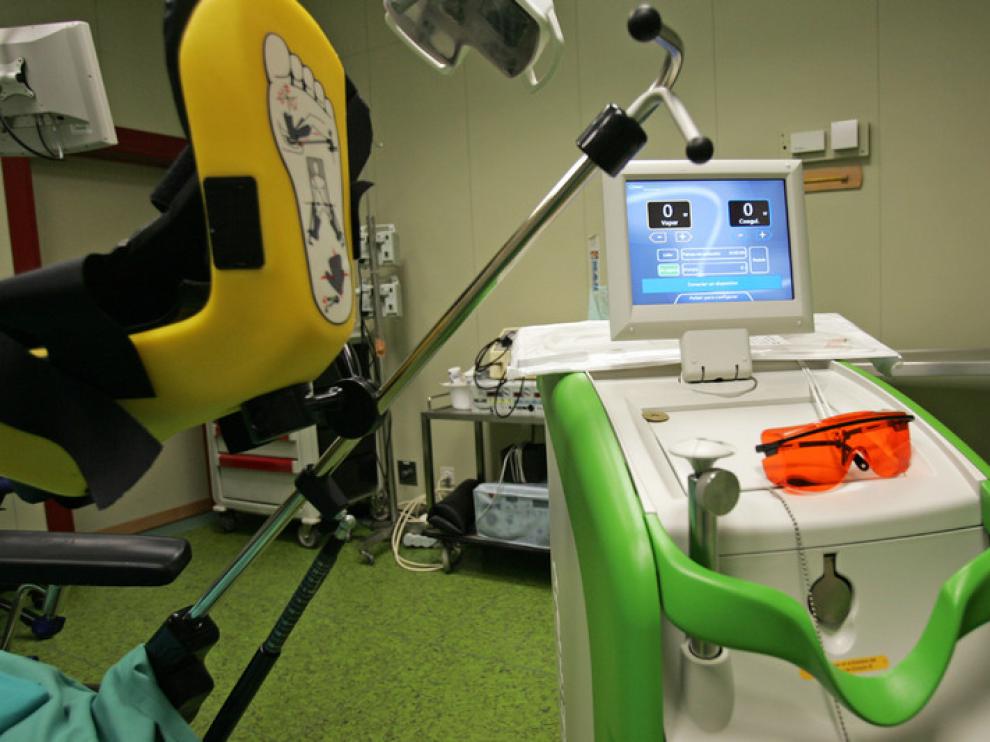 Láser verde, aparato médico para tratar las dolencias de la próstata, en el Hospital de la Maz de Zaragoza