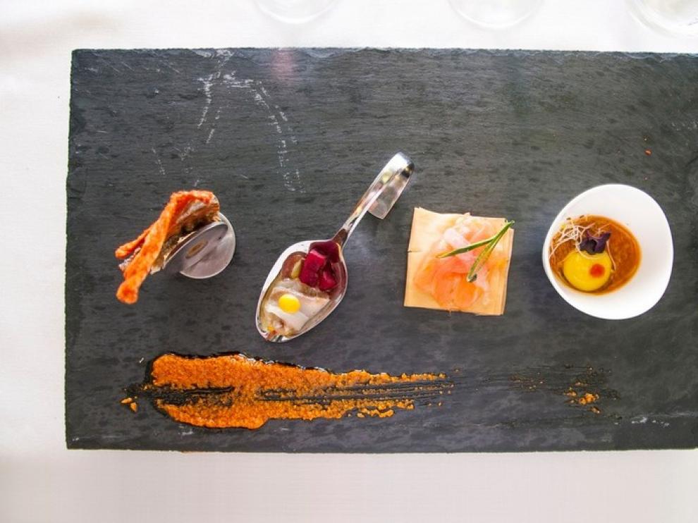 Uno de los platos servidos en un menú degustación
