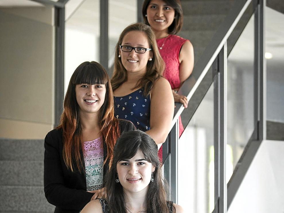 Ana María Carnicer, Mª Paz Quílez, Paloma Collar y Vanessa Rea en el edificio Betancourt