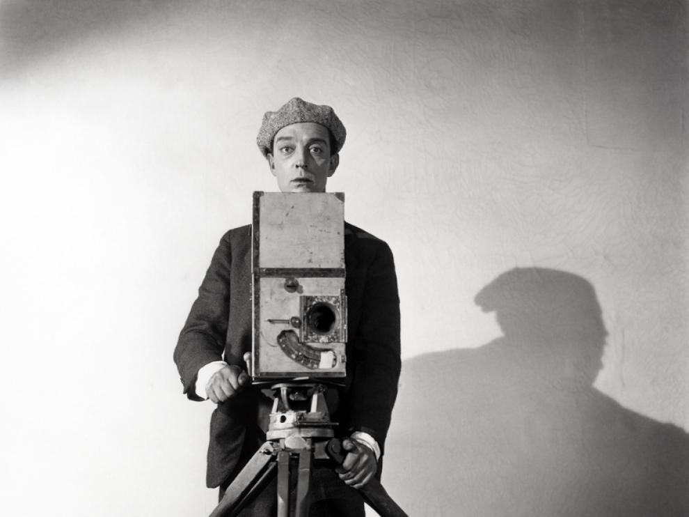 Fotograma del filme El Cameraman de Buster Keaton