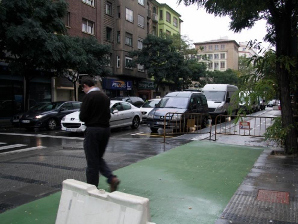 El nuevo carril bizi que une Franco y López con Fernando el Católico, recién pintado