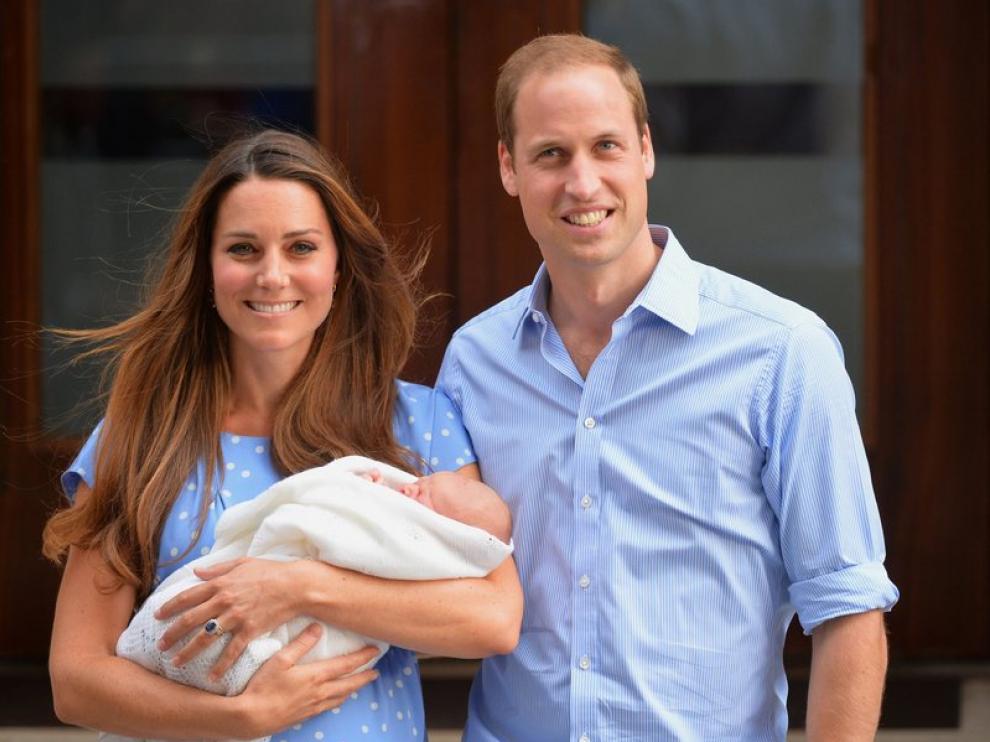 Los duques de Cambridge y su hijo Jorge en julio