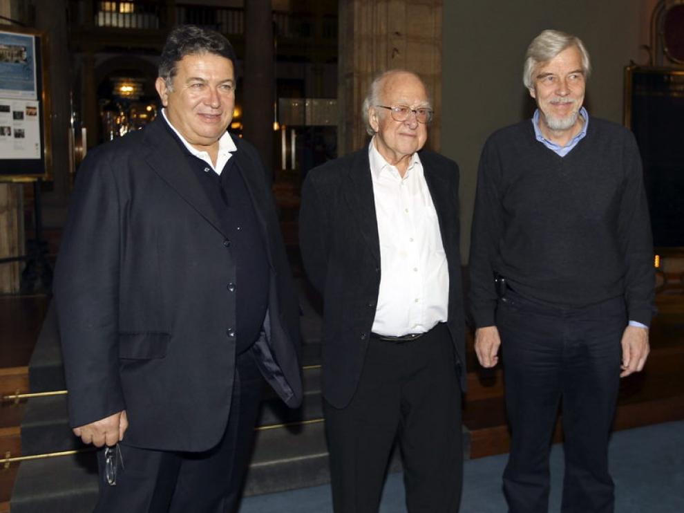 Peter Higgs, Rolf Heuer y Sergio Bertolucci en la entrega del Príncipe de Asturias de Investigación