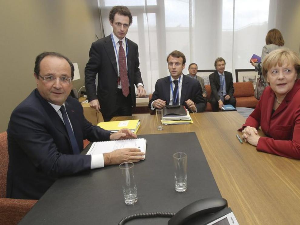 Merkel se reunió con Hollande antes de comenzar la cumbre