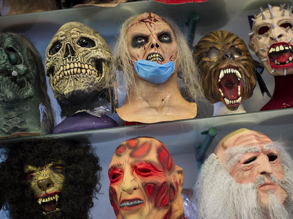 La noche del 31 de octubre se acerca y con ella la cada vez más extendida tradición de Halloween inunda las calles de Zaragoza.