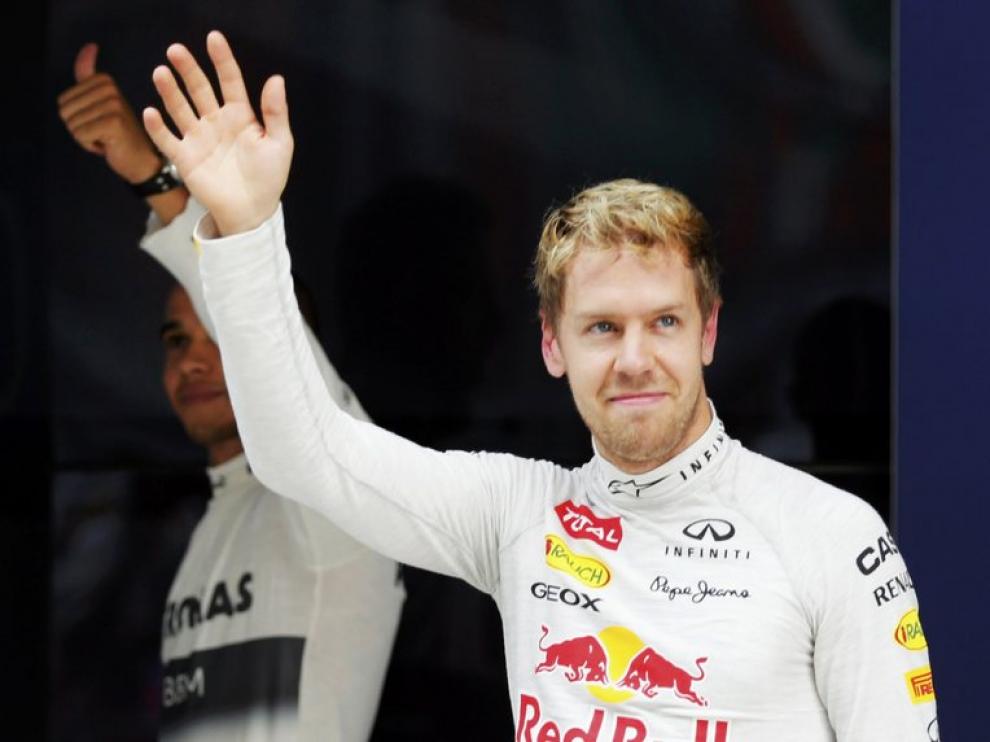 Vettel saluda tras los entrenamientos