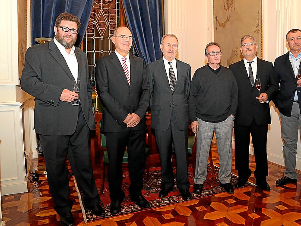 Pepe Cerdá, Jesús García, Pedro Bonet, José Manuel Broto, Miguel Arlés y Gregorio Abadía, este domingo en el salón de actos de Bantierra