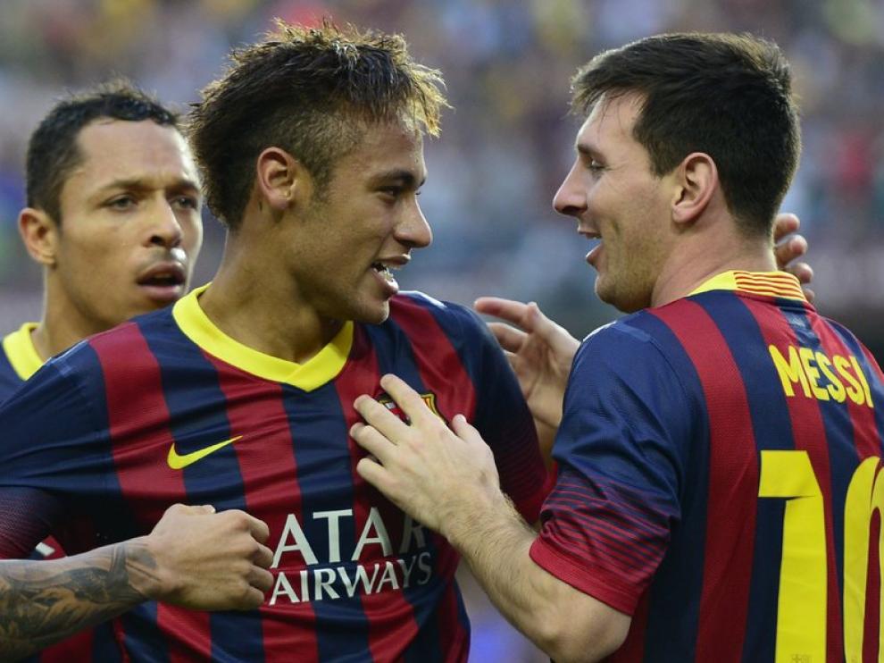 Messi felicita a Naymar en el duelo ante el Real Madrid