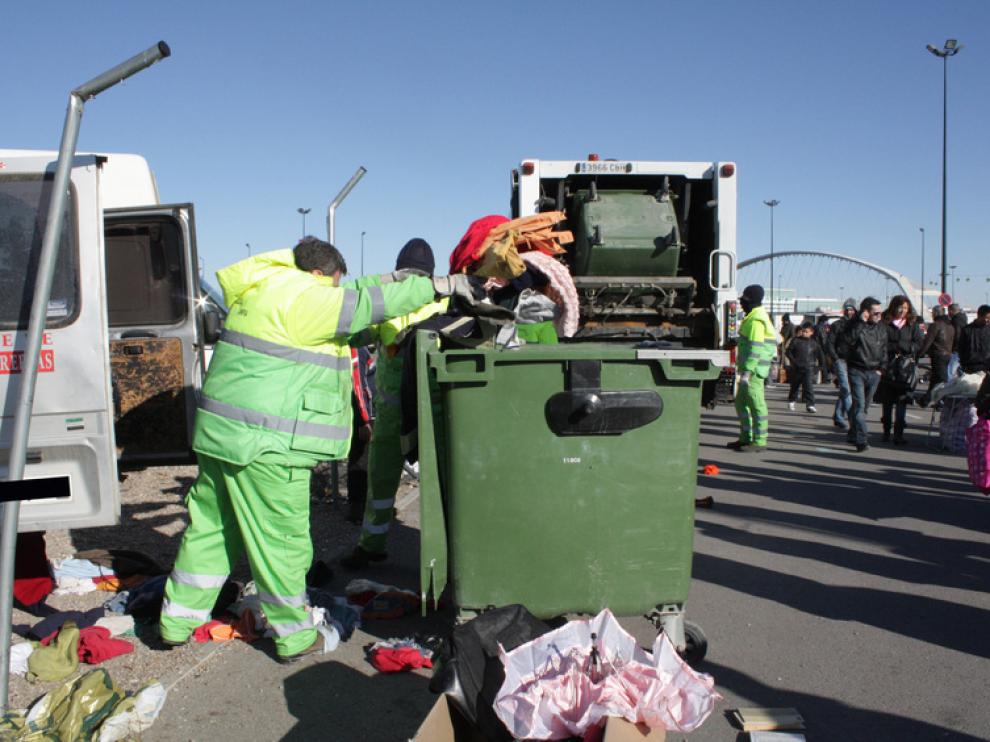 Incautación de artículos junto al Rastro