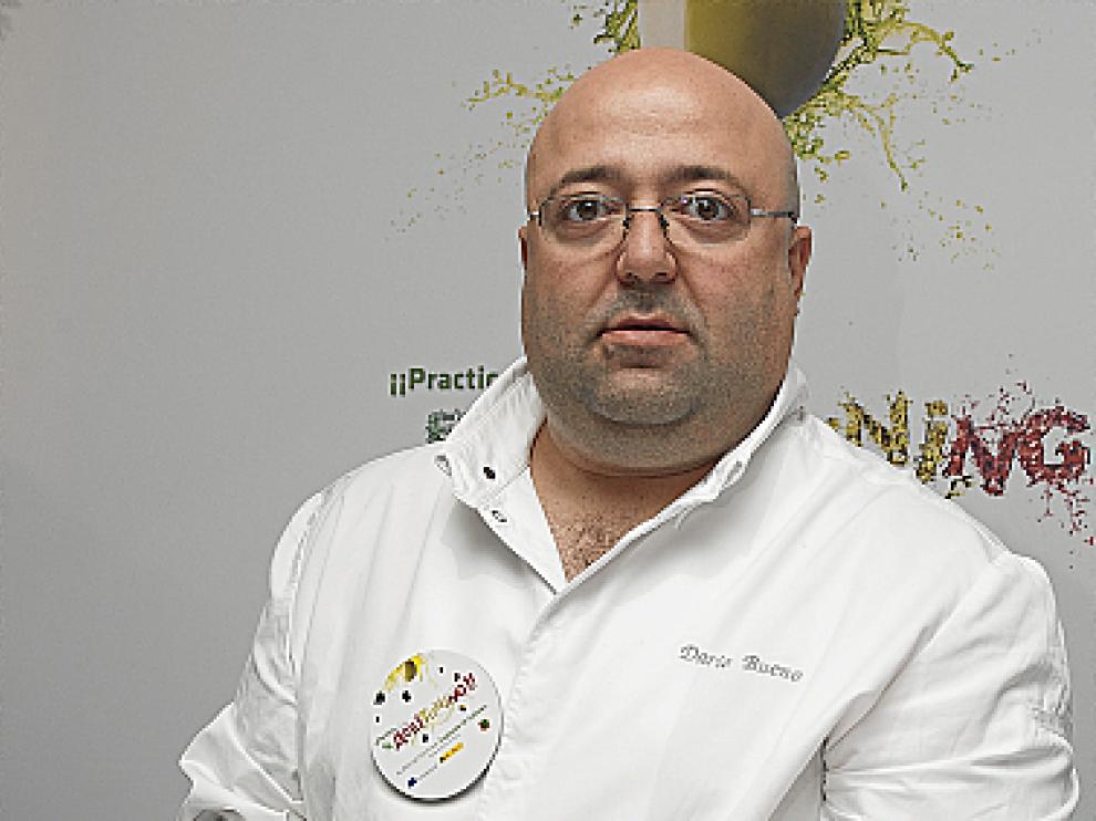 Darío Bueno, con su plato