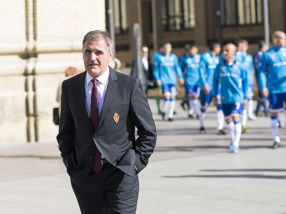 Paco Herrera, listo para posar en la foto oficial del Real Zaragoza