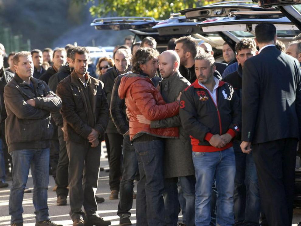 Muchos compañeros de los fallecidos acudieron al funeral de los mineros