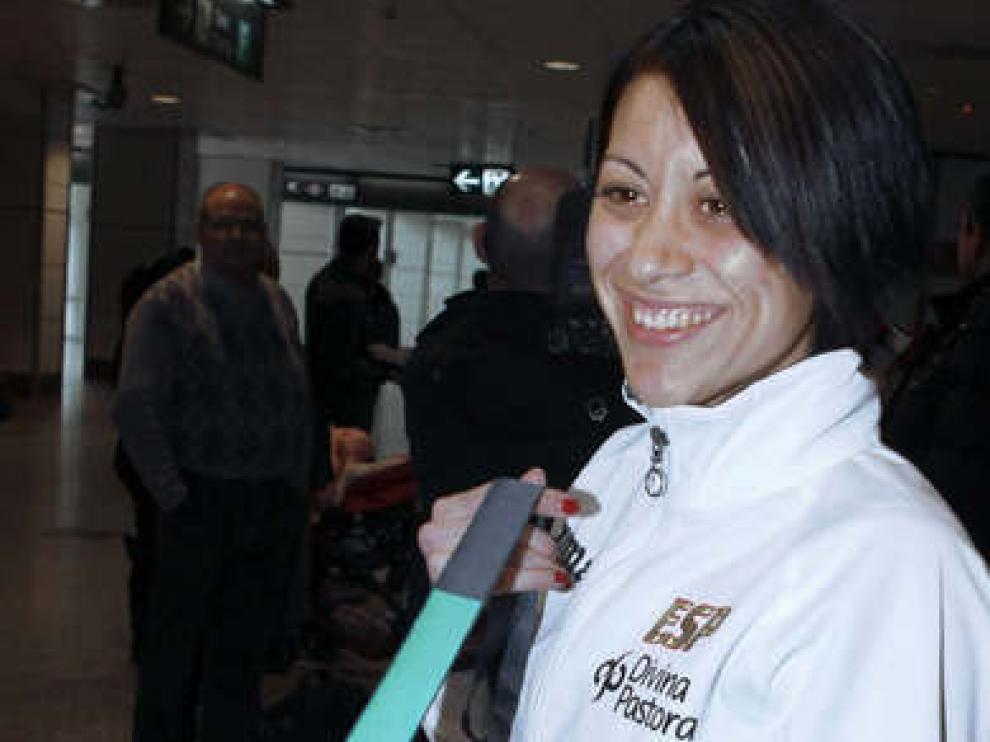 Isabel Macías, con su medalla de plata
