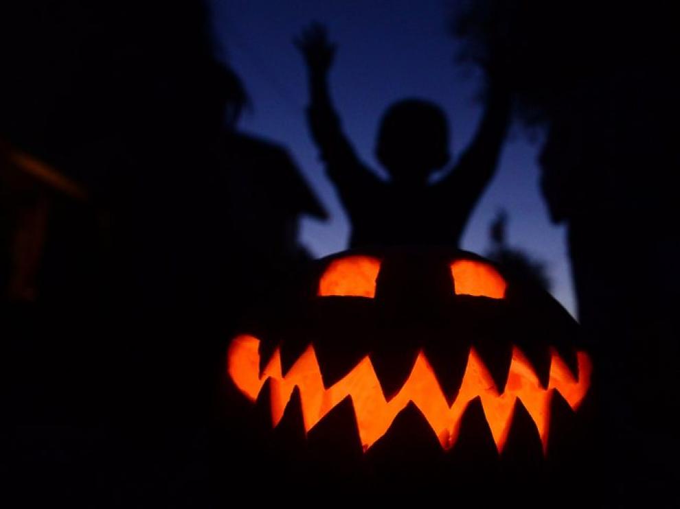 La noche más tétrica del año inunda Estados Unidos de calabazas, disfraces y dulces.